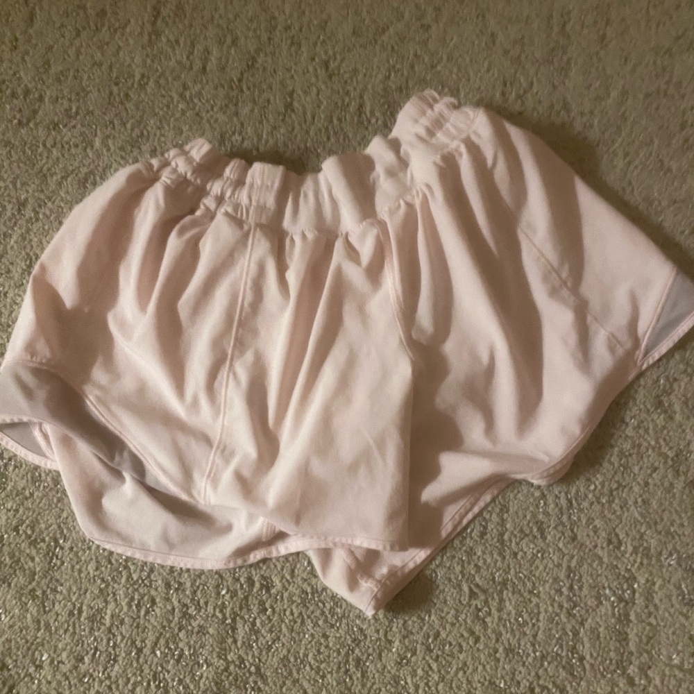 Strawberry Milkshake Lululemon Hotty Hot Low Rise 4" Shorts